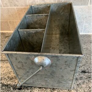 Metal cutlery caddy